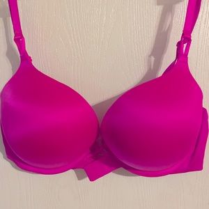 NWOT Victoria’s Secret Bombshell Plunge Bra 38C
